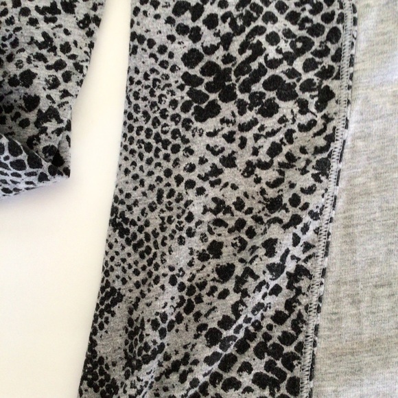 LULULEMON BETWEEN THE LINES LONG SLEEVE TOP SIZE 8 - Picture 11 of 13